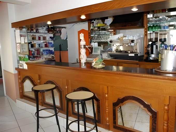 Others 5, Hotel La Croix Verte, Mayenne