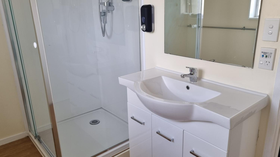 Bathroom 3, Twin Coast Adventures Motel & Cycle Hire, Far North