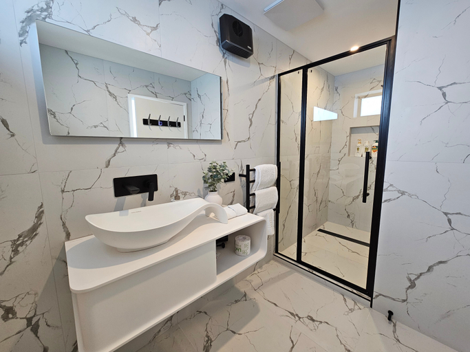 Bathroom 5, Elia's House, Queenstown-Lakes