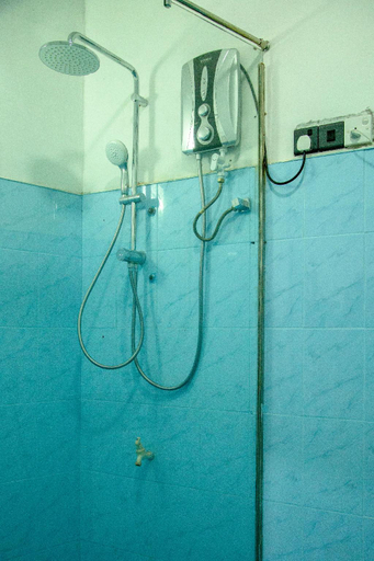 Bathroom 2, TIKI TAKA, K.F.G. & G. Korale