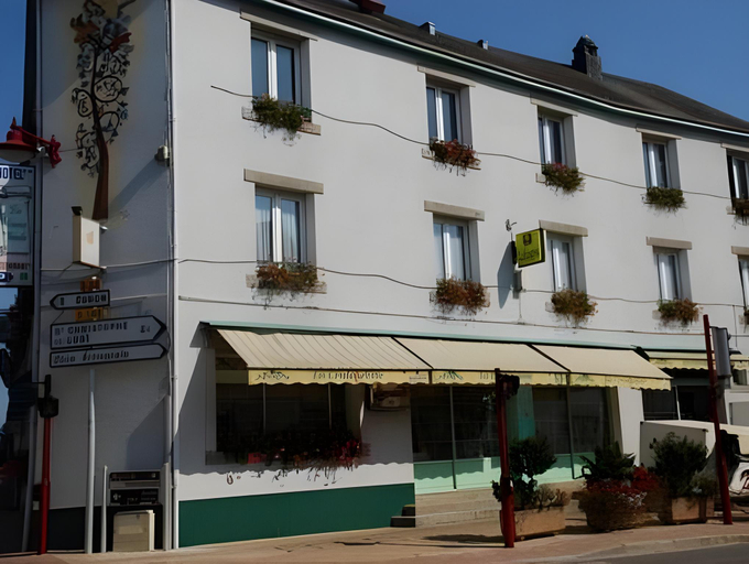Others 4, Hotel La Croix Verte, Mayenne