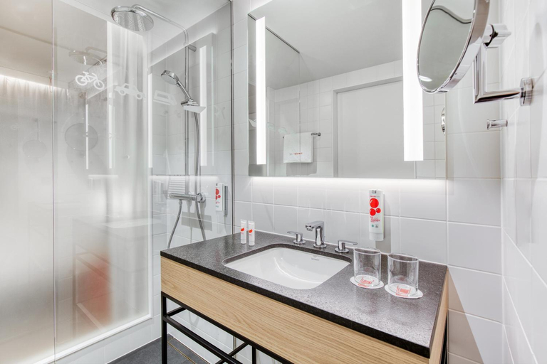 Bathroom 4, IntercityHotel Hannover Hauptbahnhof Ost, Region Hannover