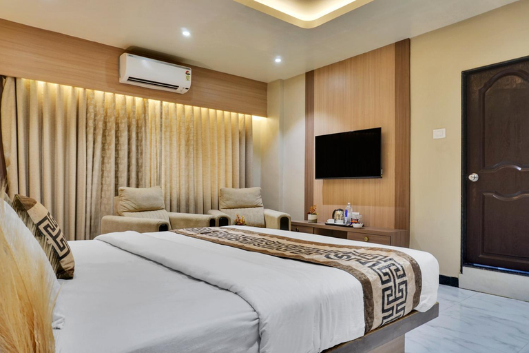 Bedroom 2, Hotel Sayba Classic, Solapur