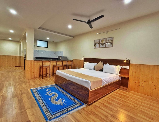Bedroom 1, Himalayansuite, Kangra