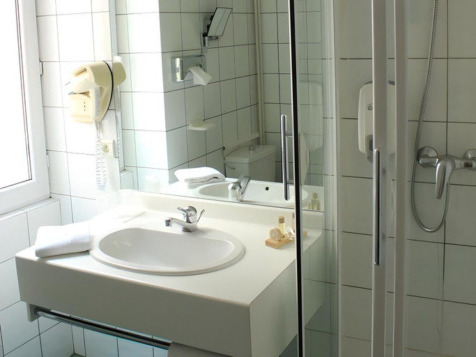 Bathroom 4, Hotel Foch, Rhône