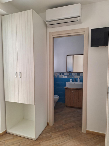 Others 5, Casa Marevi, Napoli