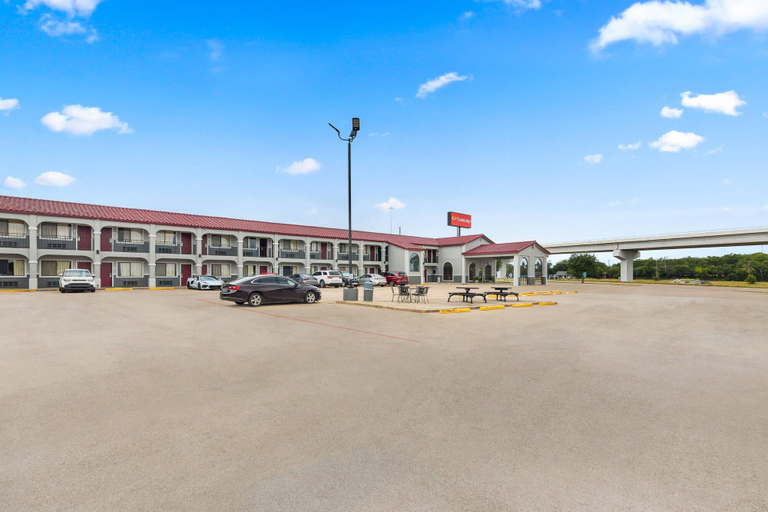 Others 5, Econo Lodge Belton, Bell