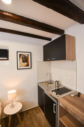 Others 5, Old Town Inn, Pula