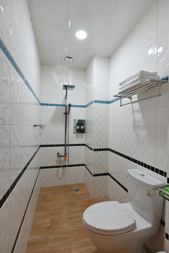 Bathroom 3, Towards The Bay, Pingtung