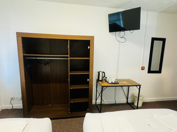 Bedroom 2, Tower Central hotel Albert Road, Blackpool