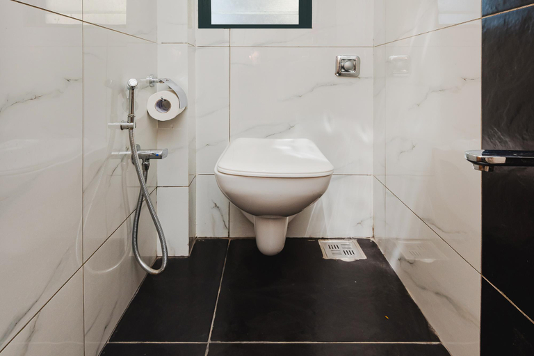 Bathroom 4, FabHotel Airport Palace - Nr. Mumbai International Airport, Mumbai Suburban