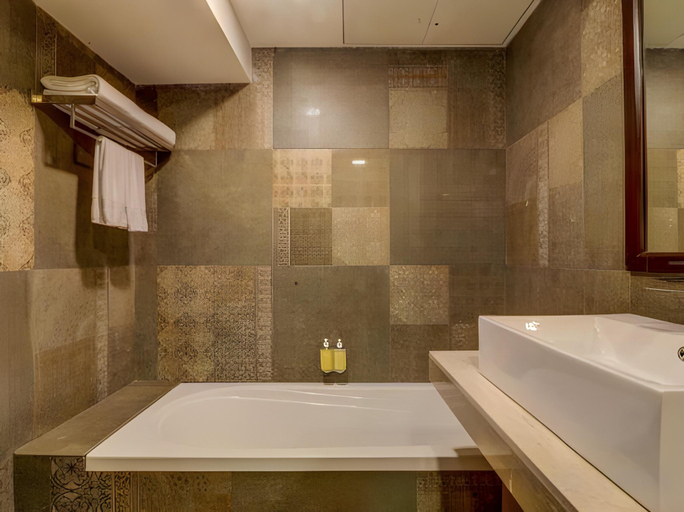 Bathroom 5, BloomSuites l Calangute, North Goa