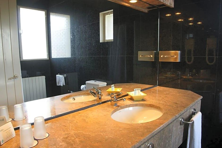 Bathroom 3, Pousada Valenca do Minho, Valença