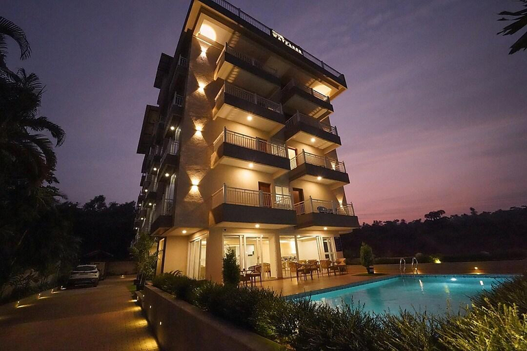 Exterior & Views
