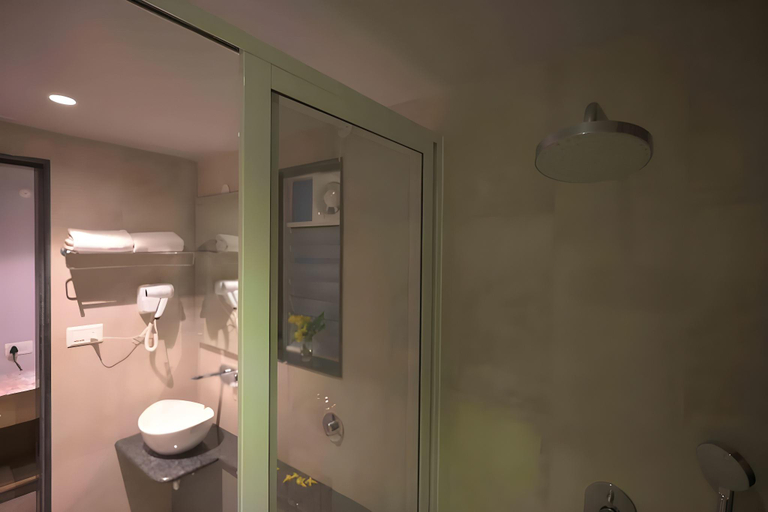 Bathroom 4, Foxoso Vega, South Goa
