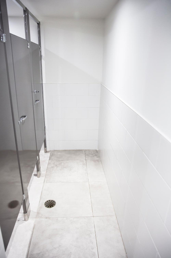 Bathroom 4, Manitonga Hostel, Les Laurentides