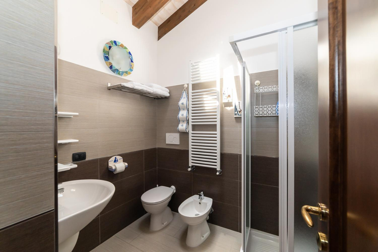 Bathroom 3, Il Viaggio, Imperia