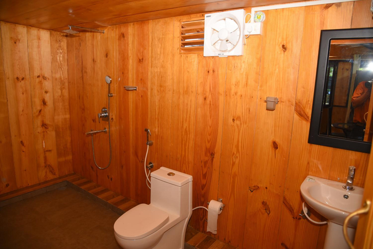 Bathroom 3, Club Palolem, South Goa