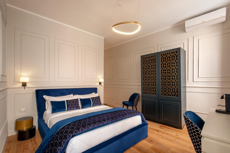 Bedroom, Navona Sky Palace, Rome