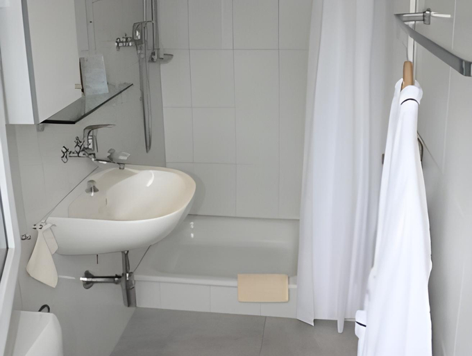 Bathroom 2, Hotel Paradis-Leukerbad-Therme, Leuk