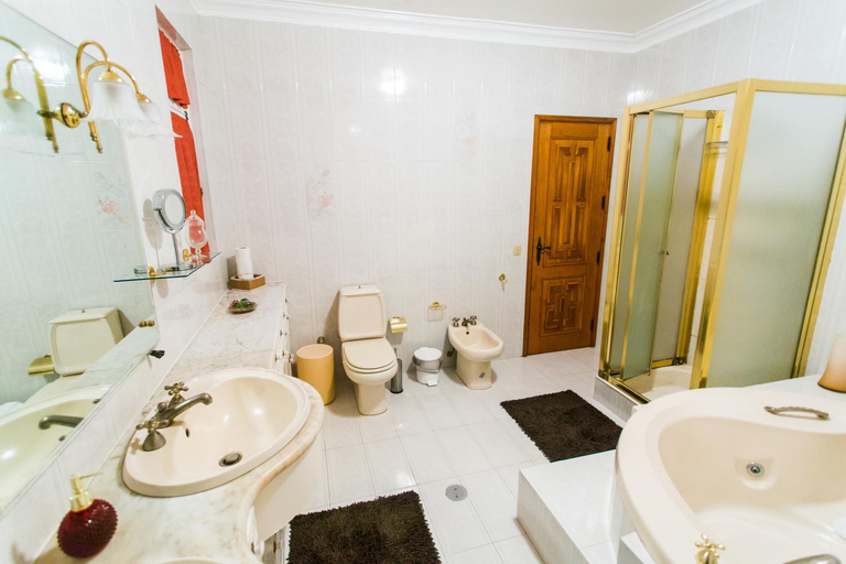 Bathroom 2, Casa Barao das Laranjeiras, Ponta Delgada