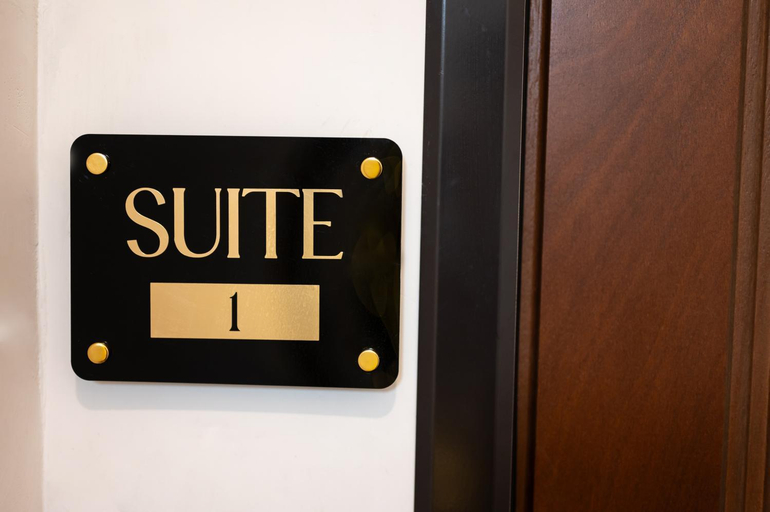 Others 2, Enjoyhousebracciano suite1, Rome