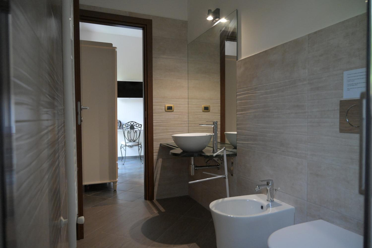 Others 2, B&B Sale e Sole sul Mare, Syracuse
