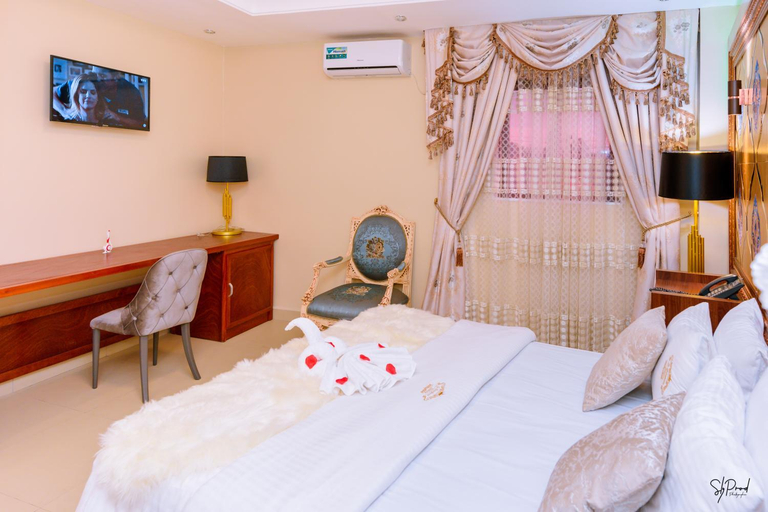 Bedroom, Hotel La Principaute, Wouri