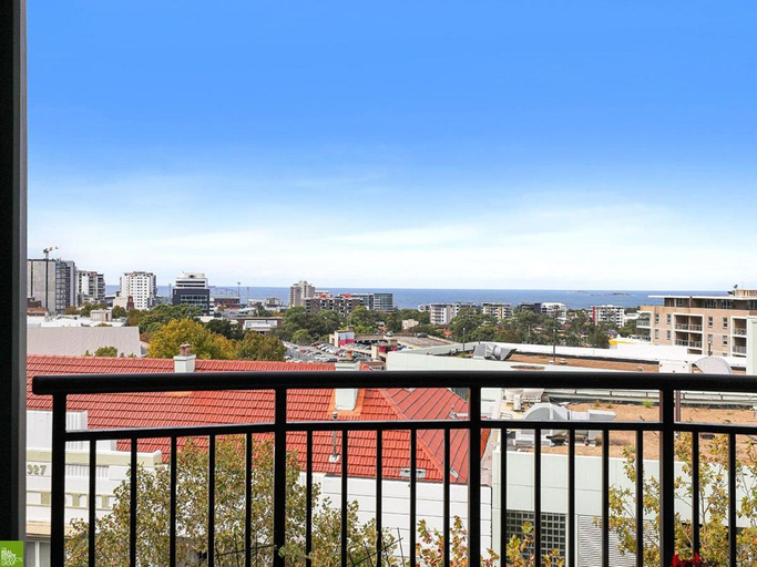 Others 4, It's Paradise Here, Private Room with Breakfast and 2 cats, Wollongong - Inner