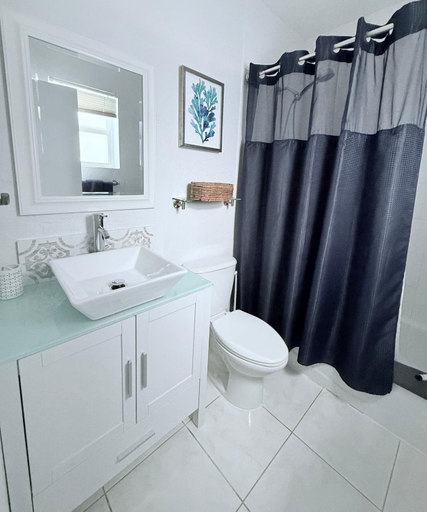 Bathroom 3, 4145 By The Sea Inn & Suites, Broward