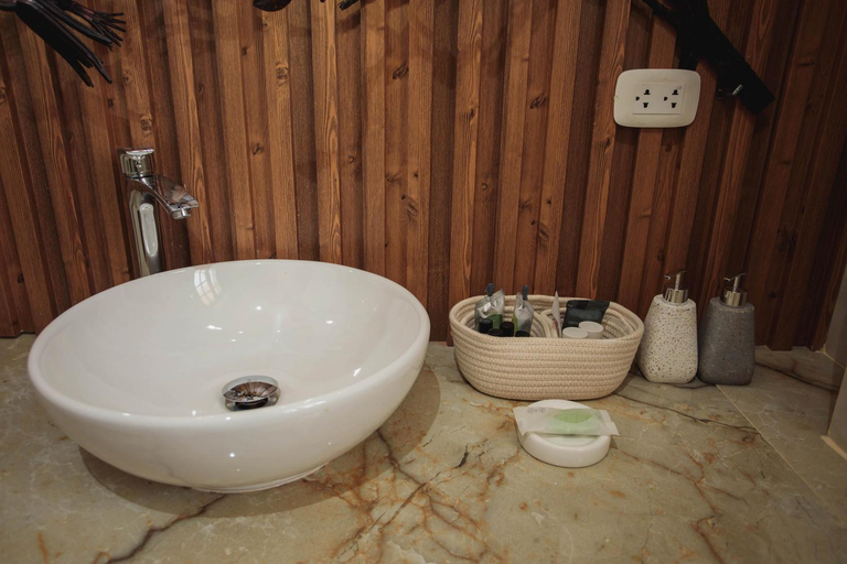 Bathroom 5, Valle del Sol, Urubamba