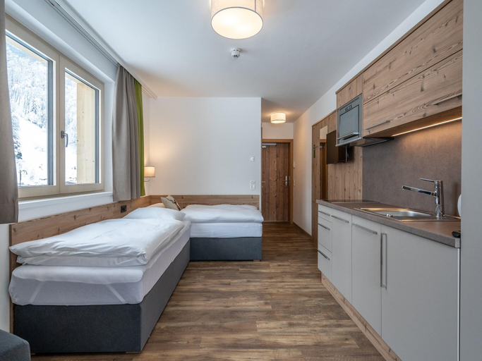 Bedroom 2, Chalet in Saalbach near Ski Lift and Sauna, Zell am See