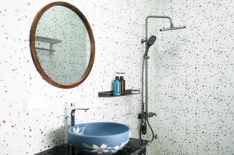 Bathroom 1, Sparrow's Song Homestay, Hoa Lư