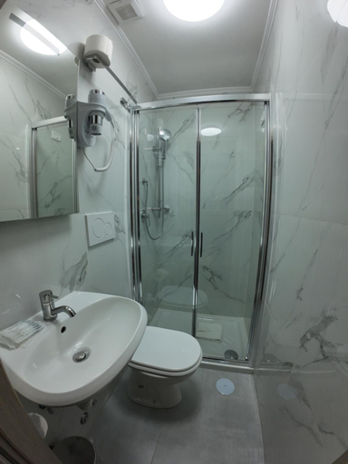Bathroom 2, KayDee GuestHouse, Rome