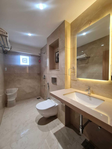 Bathroom 4, The Grand Murli Hotel, City Light Road, Surat, Surat