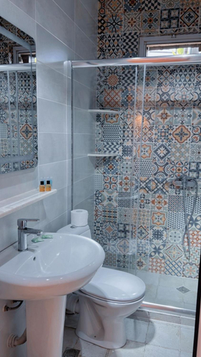 Bathroom 3, Green Cape Guest House, Kobuleti