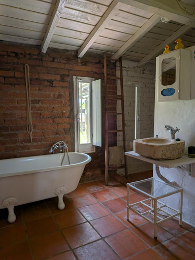 Bathroom 2, Monte das Aranhas, Arraiolos