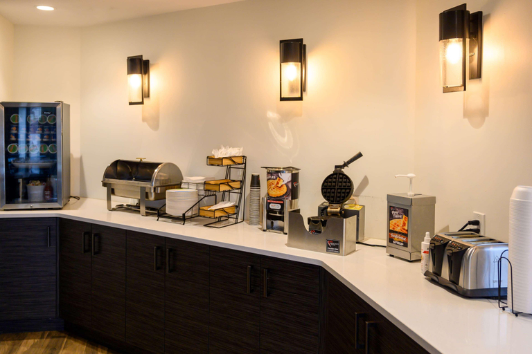 Food & Drinks 5, Days Inn by Wyndham Sarnia Harbourfront, Lambton