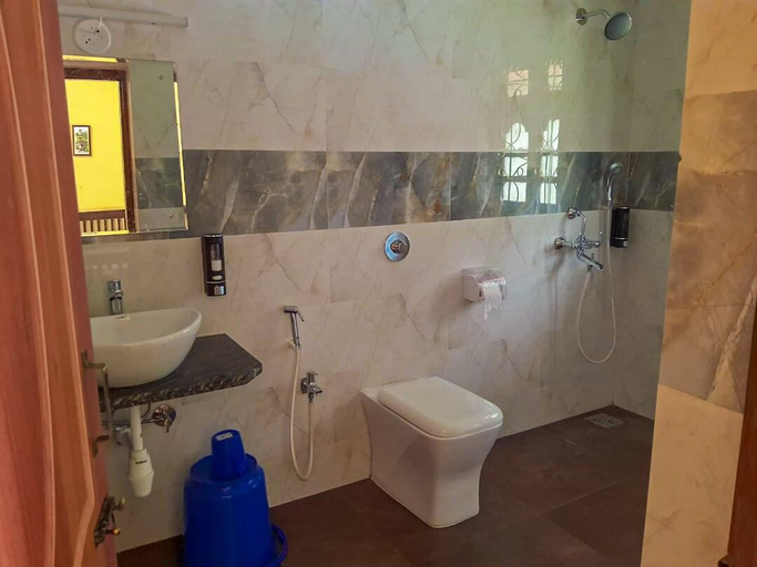 Bathroom 2, Casa De Alnena, South Goa