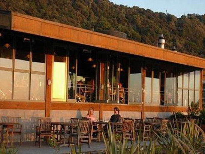 Food & Drinks 5, Scenic Hotel Punakaiki, Buller