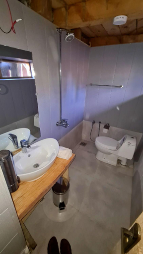 Bathroom 3, Wanderlust Chapter 1, Azad Kashmir