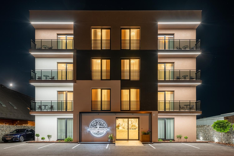 Exterior & Views