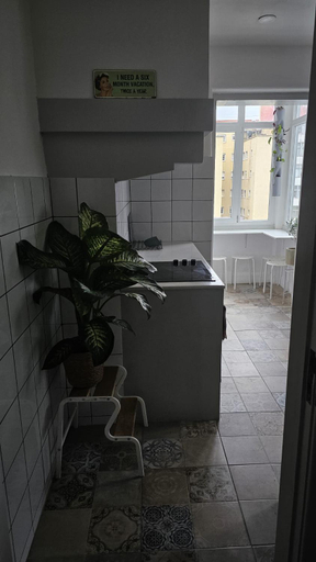Others 2, Habitacion Privada para 3 Grande con balcon, Lisbon