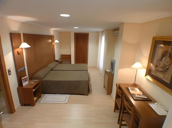 Bedroom 4, Hotel Cesaraugusta, Zaragoza