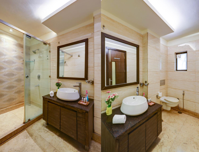 Bathroom 5, Hotel Dhwani Palace, Delhi