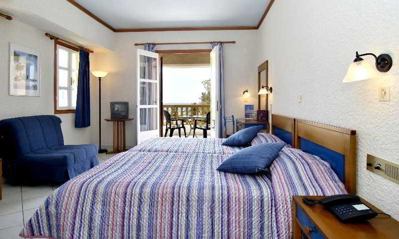 Bedroom 3, Hydrele Beach Hotel, North Aegean