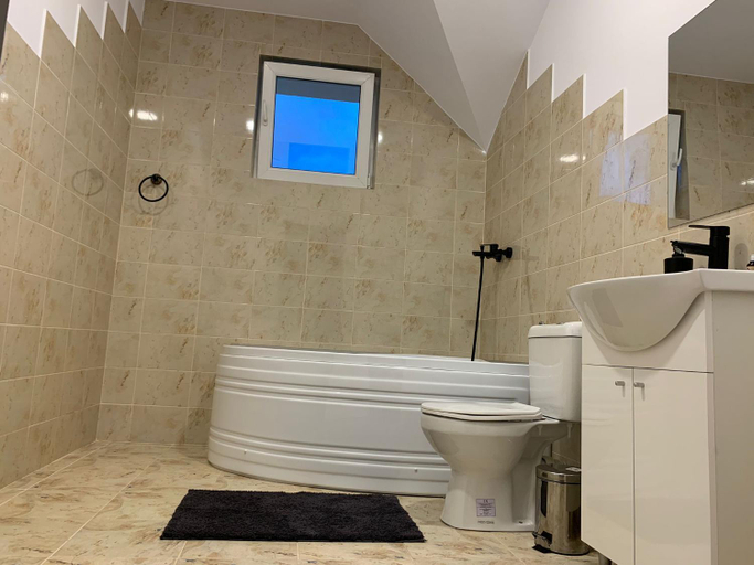 Bathroom, Casa Muntelui Rasnov, Rasnov