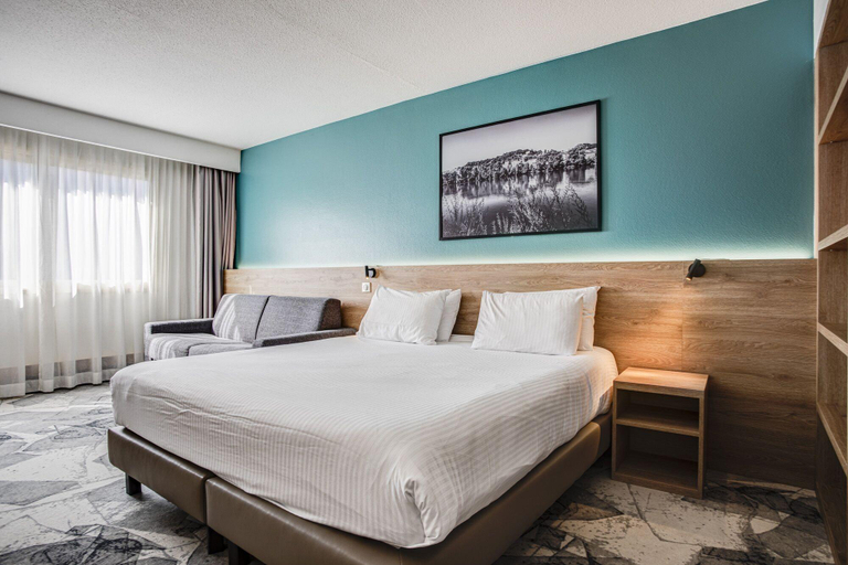 Bedroom 3, Hotel des Congres, Rhône