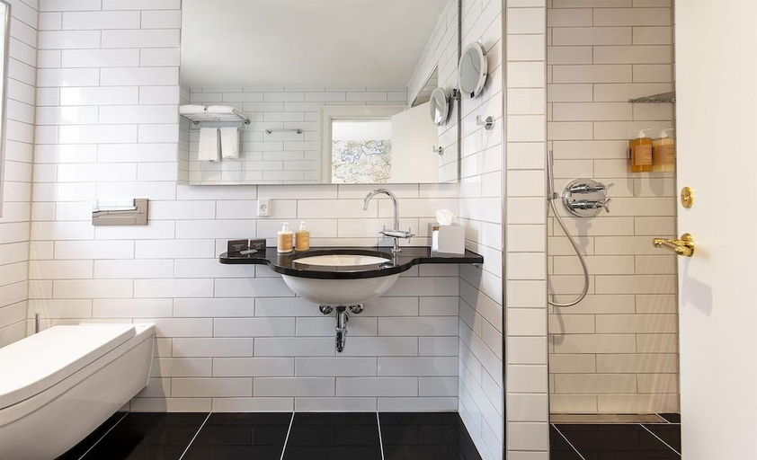 Bathroom 4, Jørgensens Hotel, Horsens