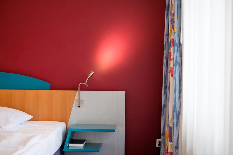 Bedroom 3, Hotel Koenigshof am Funkturm, Region Hannover